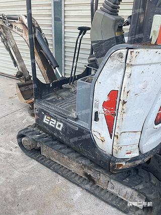 山貓E20挖掘機(jī)
