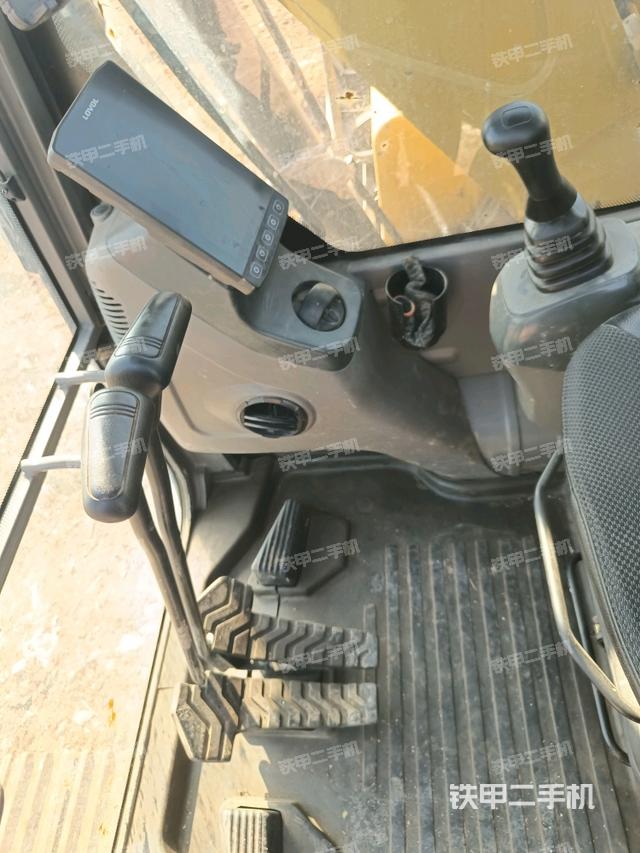 座椅右側(cè)控制臺(tái)/鑰匙門/油門/含右手柄（駕駛室部分）