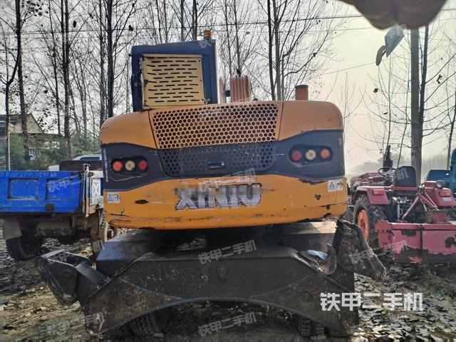 轉(zhuǎn)盤和下車架正前(工作和回轉(zhuǎn)裝置) 轉(zhuǎn)盤和下車架正前(工作和回轉(zhuǎn)裝置)