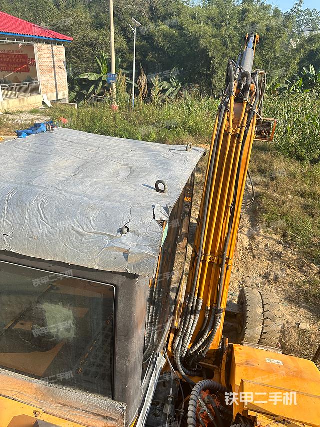 驾驶室顶部（整机外观）