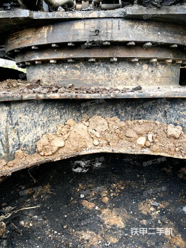 轉(zhuǎn)盤和下車架正前（工作和回轉(zhuǎn)裝置）