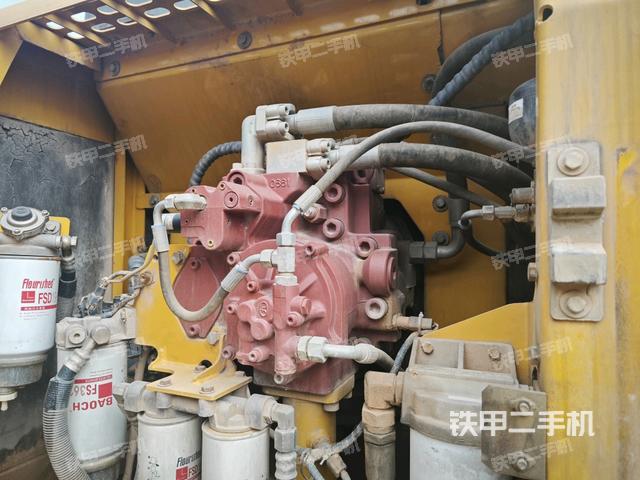 液壓泵艙室正面整體(整機(jī)外觀(guān)) 液壓泵艙室正面整體(整機(jī)外觀(guān))