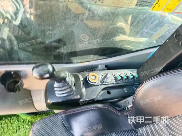 座椅右側(cè)控制臺/鑰匙門/油門/含右手柄（駕駛室部分）