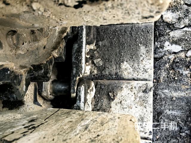 左驅(qū)動輪（行走機(jī)構(gòu)）