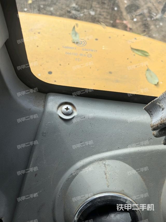 后窗玻璃角標（駕駛室部分）