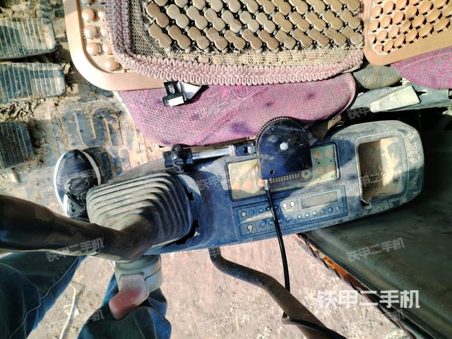 座椅左側(cè)控制臺/音響/含左手柄（駕駛室部分）