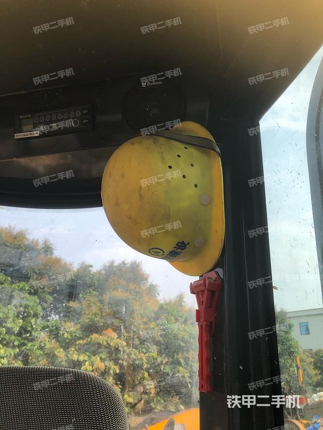 駕駛室頂部（整機外觀）