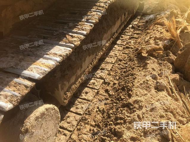 左側(cè)履帶整體?(行走機(jī)構(gòu)) 左側(cè)履帶整體?(行走機(jī)構(gòu))
