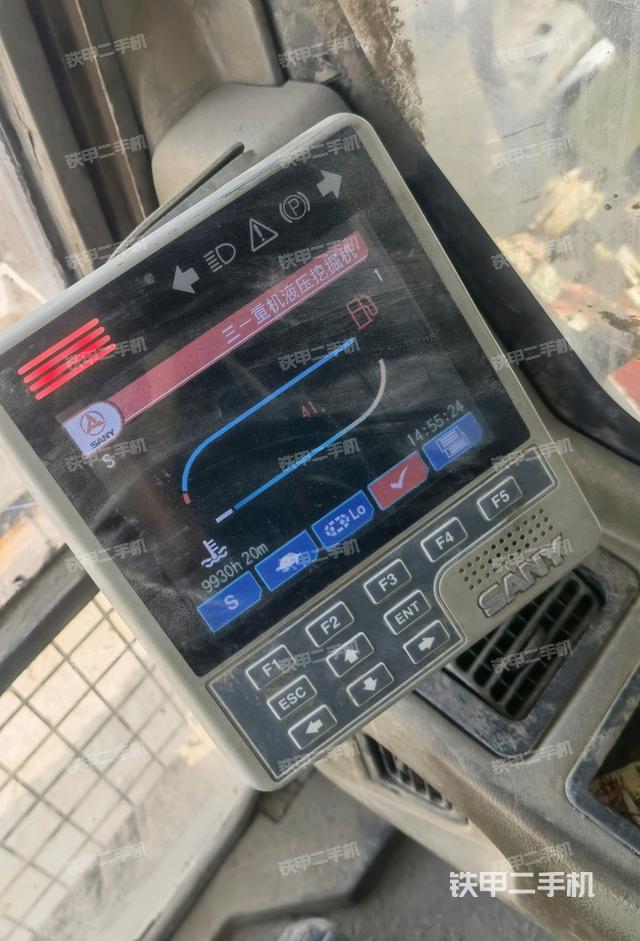 駕駛室整體(整機(jī)外觀) 駕駛室整體(整機(jī)外觀)