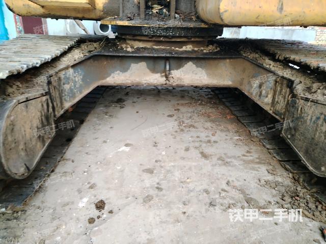 轉(zhuǎn)盤和下車架正前（工作和回轉(zhuǎn)裝置）