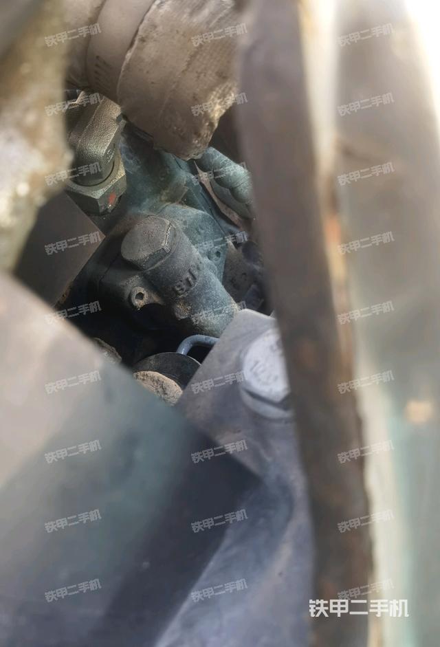 液壓泵艙室正面整體（整機(jī)外觀）