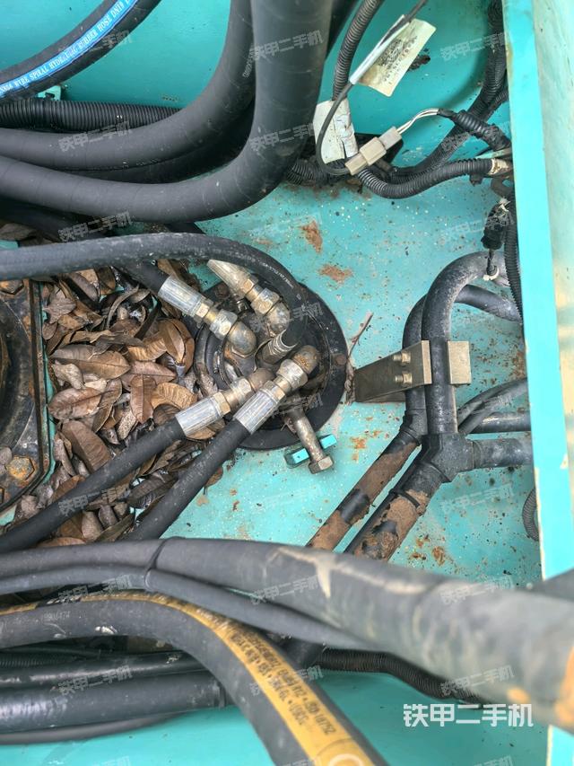 中央回轉(zhuǎn)接頭特寫（上車部件）