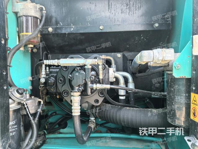 液壓泵斜45?左（大件艙室）