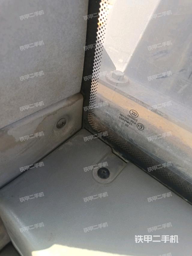 后窗玻璃角標（駕駛室部分）