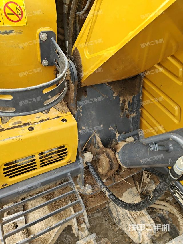 大臂根部?斜（工作和回轉(zhuǎn)裝置）