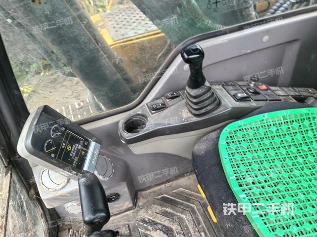 座椅右側(cè)控制臺/鑰匙門/油門/含右手柄（駕駛室部分）