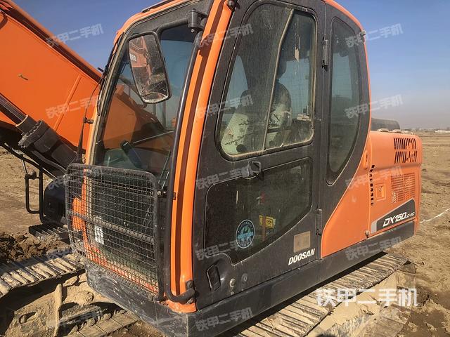 駕駛室整體（整機外觀）