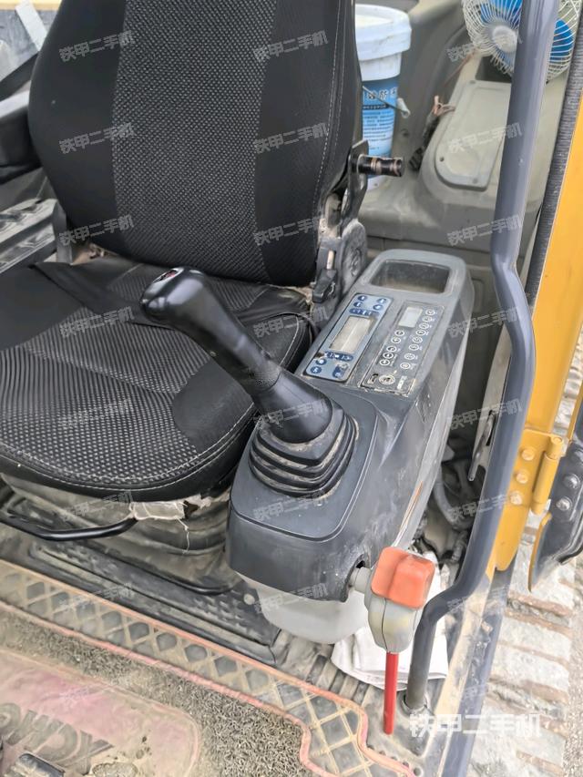 座椅左側(cè)控制臺(tái)/音響/含左手柄（駕駛室部分）