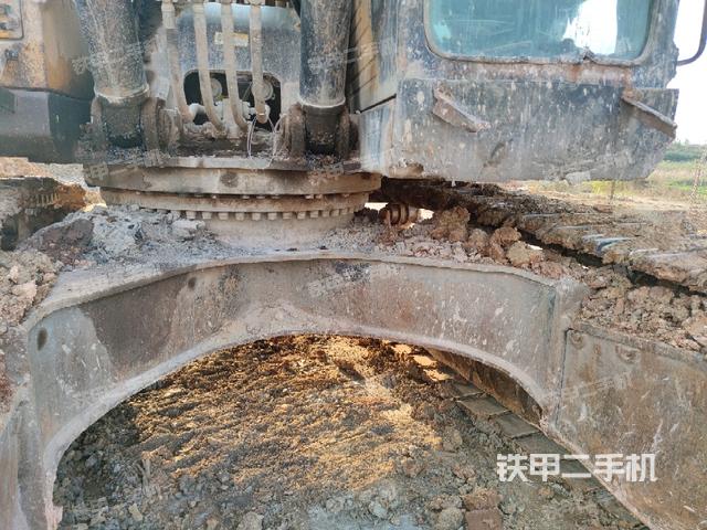 轉(zhuǎn)盤和下車架正前（工作和回轉(zhuǎn)裝置）