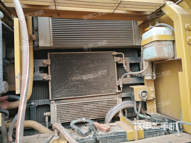 散熱器正面(大件艙室) 散熱器正面(大件艙室)
