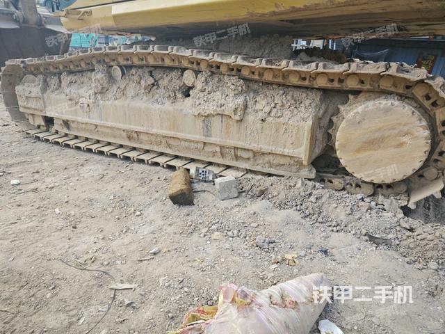 單側(cè)履帶整體(整機(jī)外觀(guān)) 單側(cè)履帶整體(整機(jī)外觀(guān))