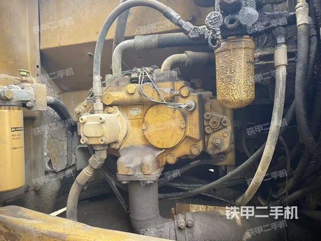 液壓泵艙室正面整體(整機(jī)外觀) 液壓泵艙室正面整體(整機(jī)外觀)