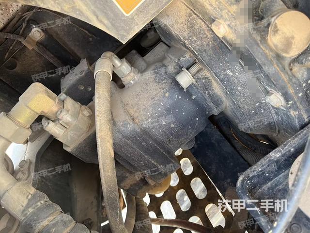 液壓泵艙室正面整體(整機(jī)外觀) 液壓泵艙室正面整體(整機(jī)外觀)