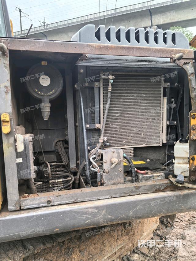 散熱器正面（大件艙室）