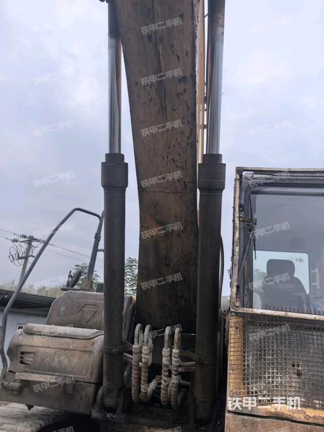 大臂油缸整體?豎拍（工作和回轉(zhuǎn)裝置）