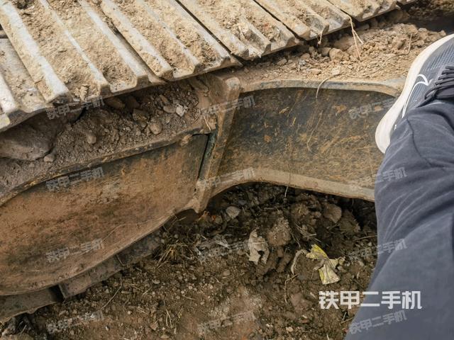 單側(cè)履帶整體(整機(jī)外觀) 單側(cè)履帶整體(整機(jī)外觀)