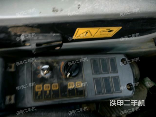 座椅左側(cè)控制臺/音響/含左手柄（駕駛室部分）