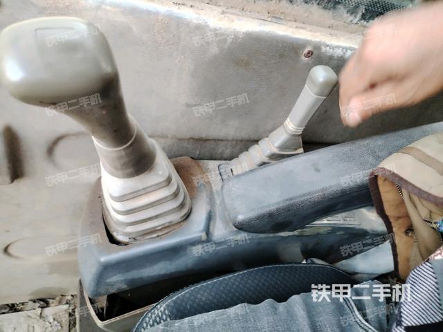 座椅右側(cè)控制臺(tái)/鑰匙門/油門/含右手柄（駕駛室部分）