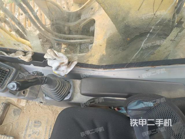 座椅右側(cè)控制臺(tái)/鑰匙門/油門/含右手柄（駕駛室部分）