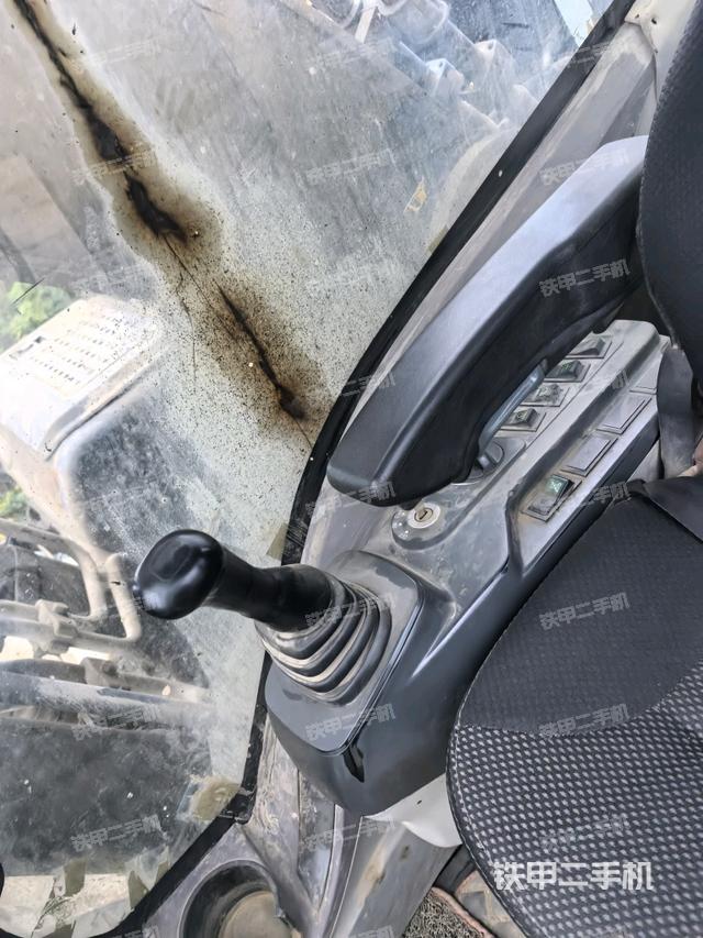 座椅右側(cè)控制臺(tái)/鑰匙門/油門/含右手柄（駕駛室部分）