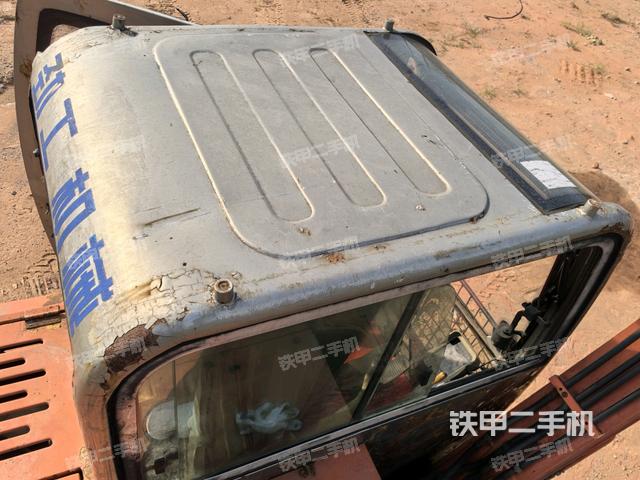 駕駛室頂部(整機外觀) 駕駛室頂部(整機外觀)
