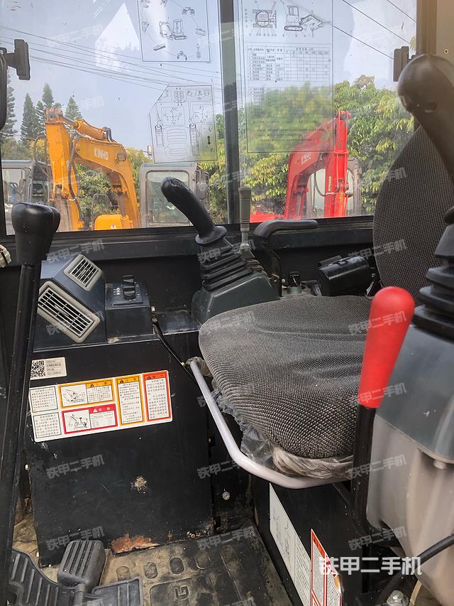 駕駛室整體（整機外觀）