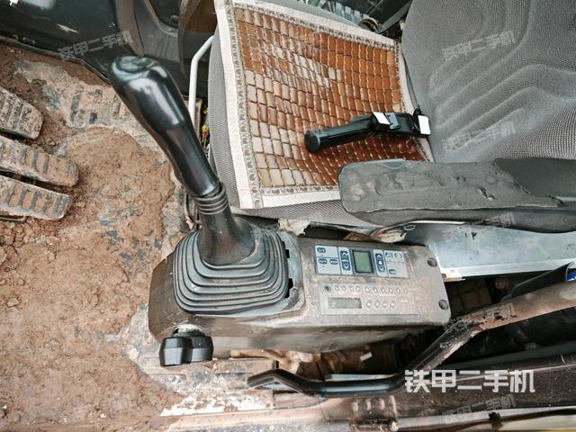 座椅左側(cè)控制臺(tái)/音響/含左手柄(駕駛室部分) 座椅左側(cè)控制臺(tái)/音響/含左手柄(駕駛室部分)