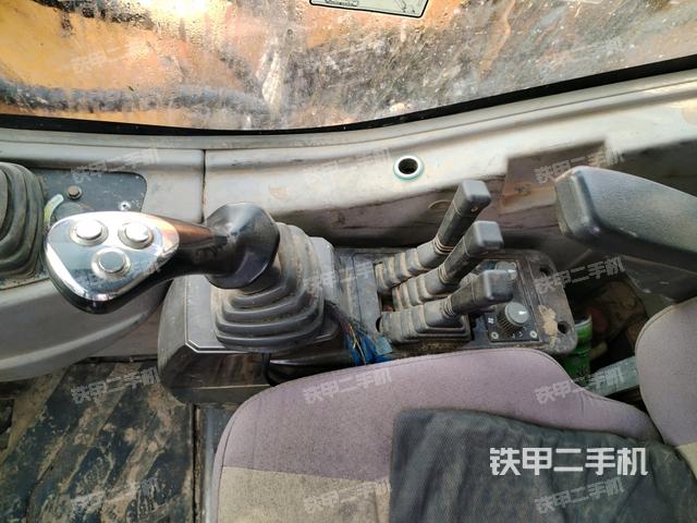 座椅右側(cè)控制臺(tái)/鑰匙門/油門/含右手柄(駕駛室部分) 座椅右側(cè)控制臺(tái)/鑰匙門/油門/含右手柄(駕駛室部分)