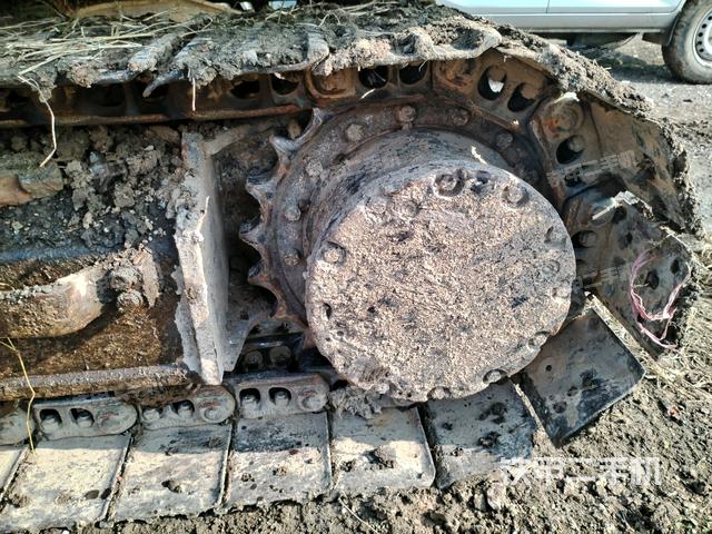 右驅(qū)動輪（行走機(jī)構(gòu)）