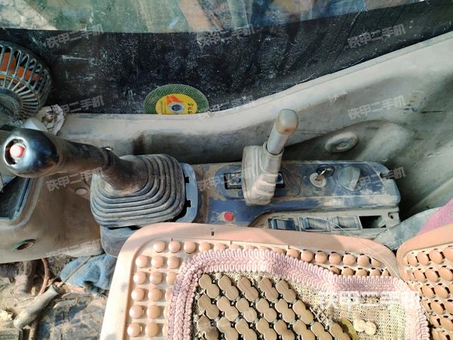 座椅右側(cè)控制臺/鑰匙門/油門/含右手柄（駕駛室部分）