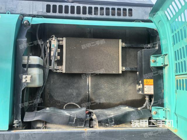 散熱器正面(大件艙室) 散熱器正面(大件艙室)
