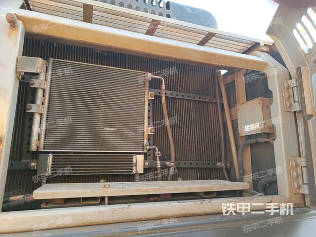 散熱器正面(大件艙室) 散熱器正面(大件艙室)