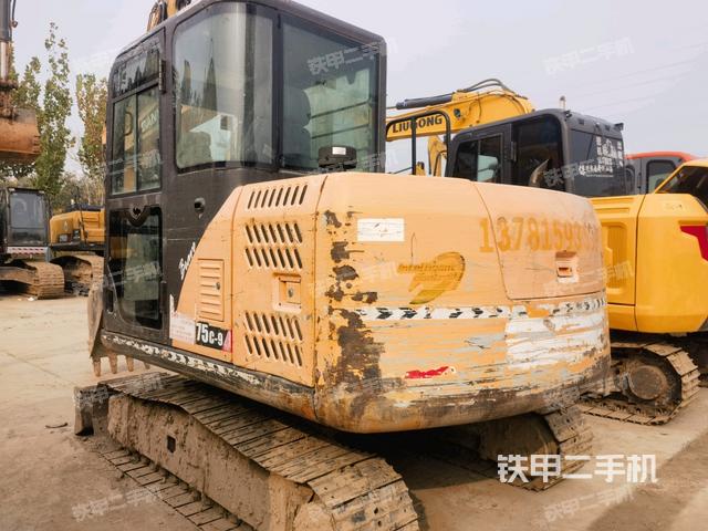 駕駛室頂部(整機(jī)外觀) 駕駛室頂部(整機(jī)外觀)