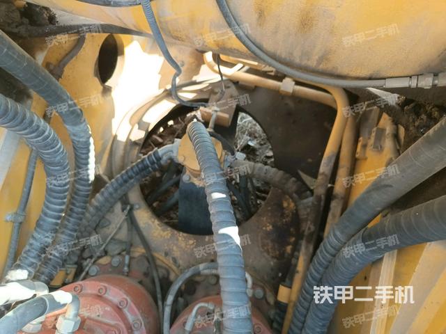 中央回轉接頭特寫（上車部件）