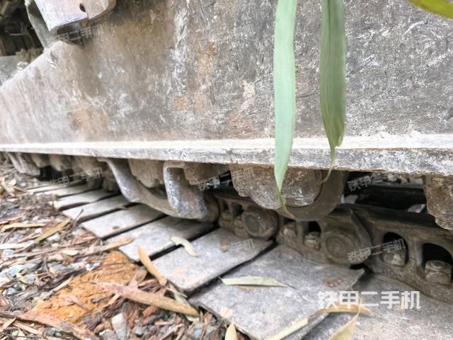 右侧履带整体(行走机构) 右侧履带整体(行走机构)