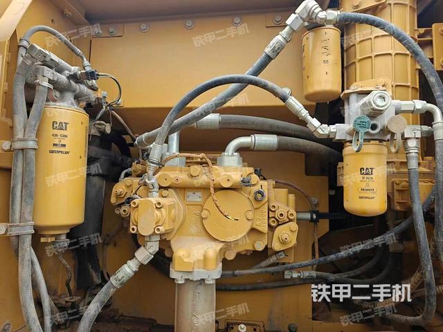 液壓泵艙室正面整體（整機(jī)外觀）