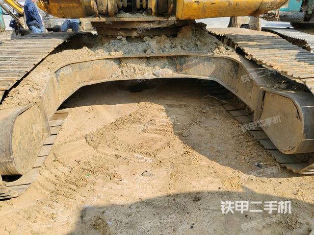 轉(zhuǎn)盤和下車架正前(工作和回轉(zhuǎn)裝置) 轉(zhuǎn)盤和下車架正前(工作和回轉(zhuǎn)裝置)