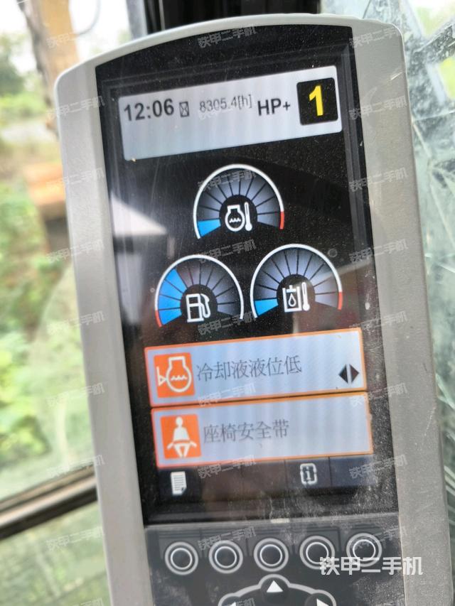 駕駛室整體(整機(jī)外觀) 駕駛室整體(整機(jī)外觀)