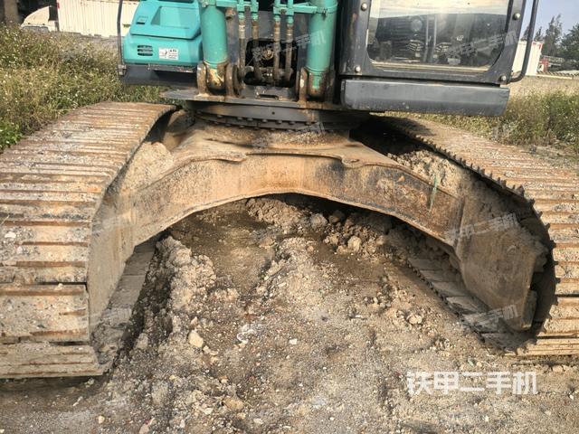 轉(zhuǎn)盤和下車架正前(工作和回轉(zhuǎn)裝置) 轉(zhuǎn)盤和下車架正前(工作和回轉(zhuǎn)裝置)