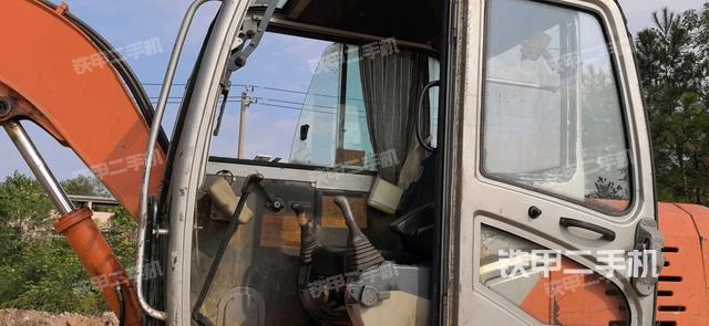 駕駛室整體(整機外觀) 駕駛室整體(整機外觀)